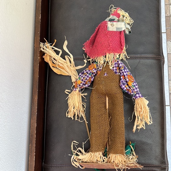 Vtg Halloween Scarecrow w/Sunflower Hat on Standing Wooden Base - Picture 8 of 9